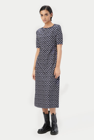 Slim Fit Raised Neck Dress in Scallops Print