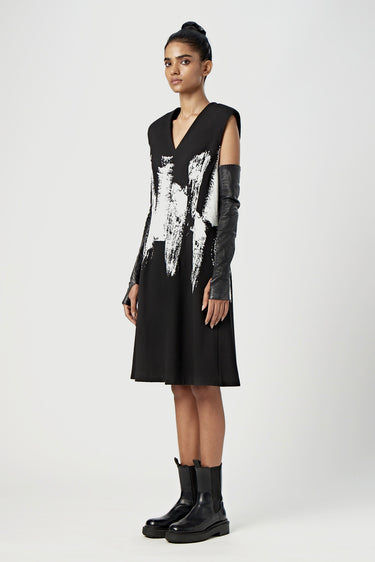 Slim Fit V-Neck Sleeveless Dress with Artistic Print