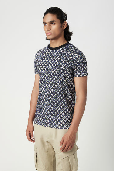 Regular Fit T-Shirt in All-Over Scallop Print